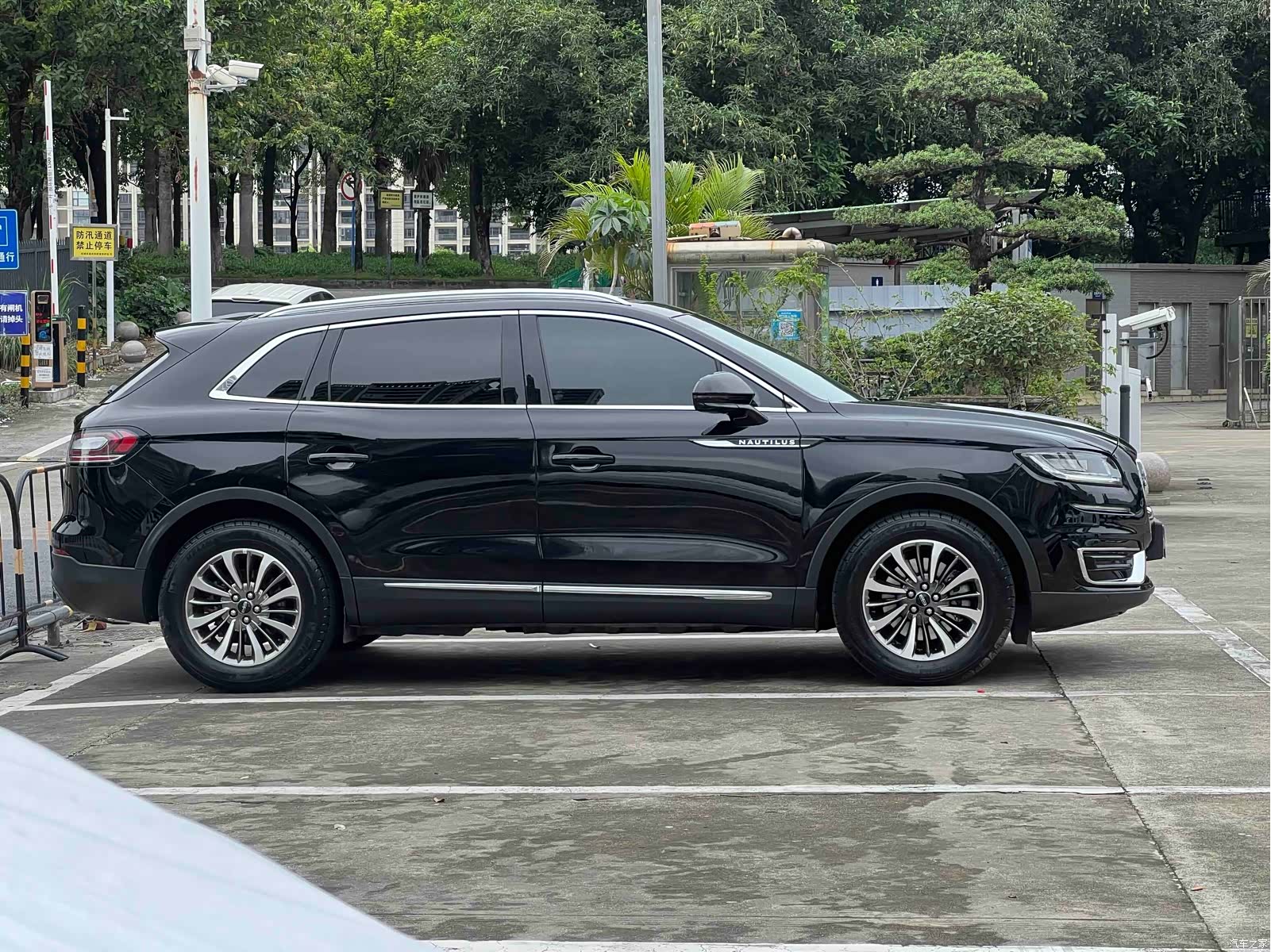 Lincoln Nautilus, 2020 9