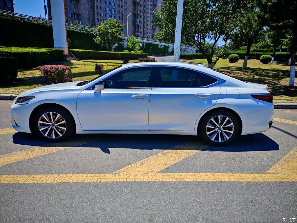 Lexus ES, 2019 7