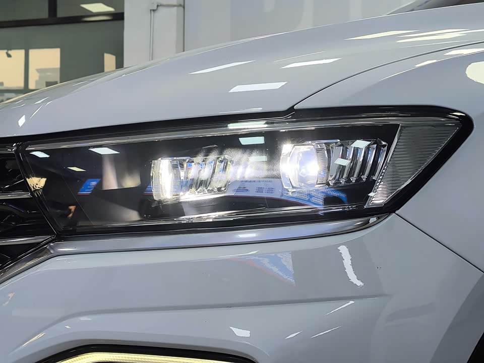 Volkswagen T-ROC exploring Songs