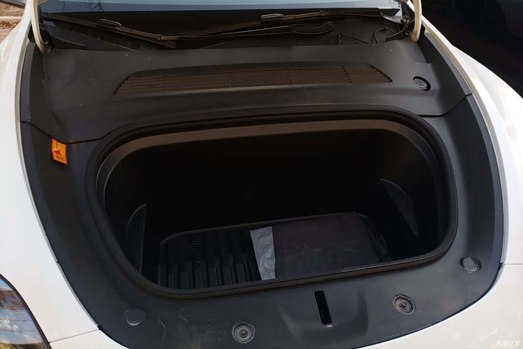 Tesla Model Y, 2024 10