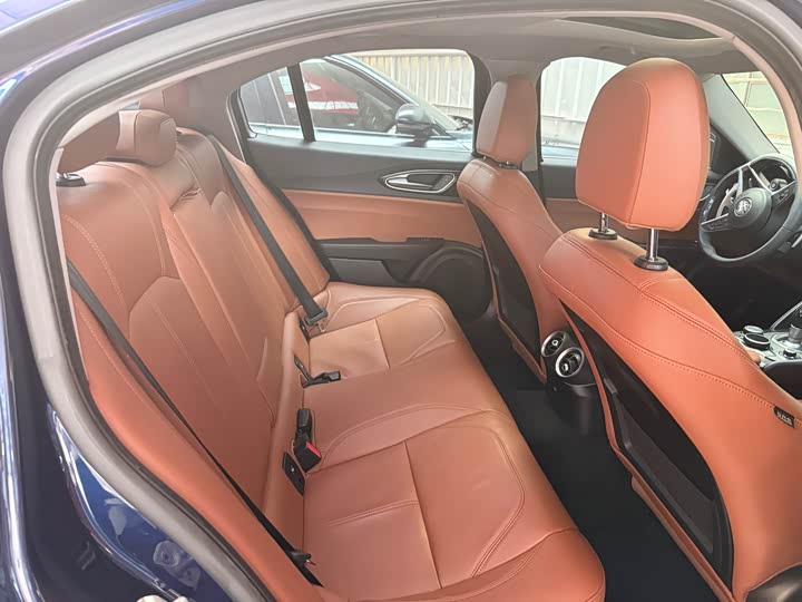 Alfa Romeo Giulia 2017 2.0T 200HP jing ying ban