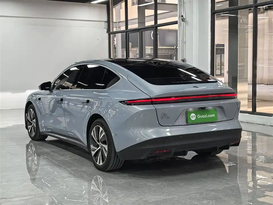 NIO ET5