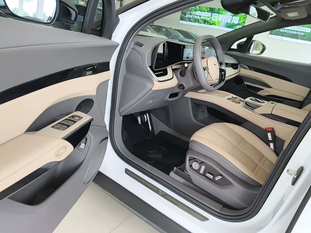 Hongqi 08, 2025 16