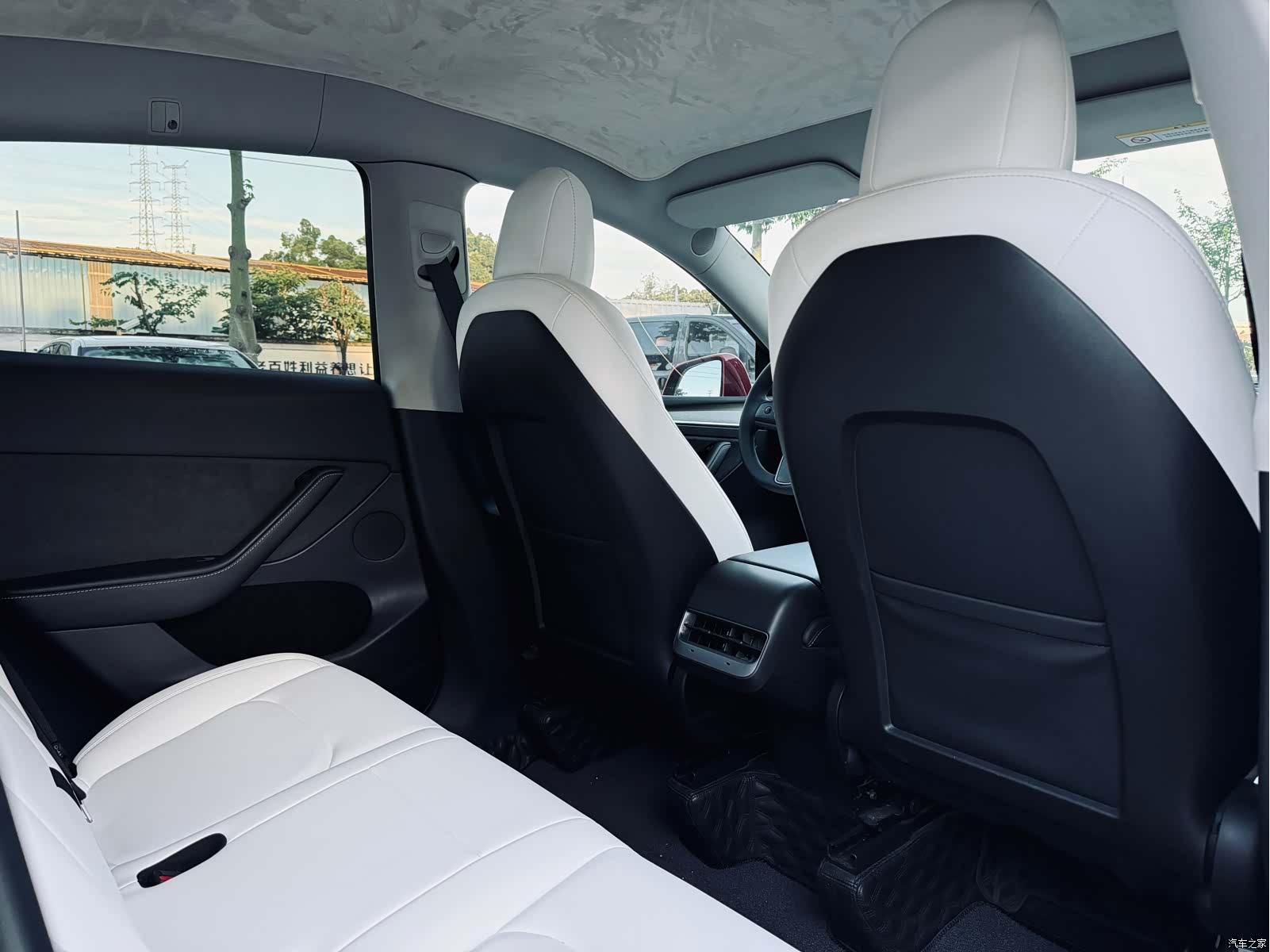 Tesla Model Y, 2022 23