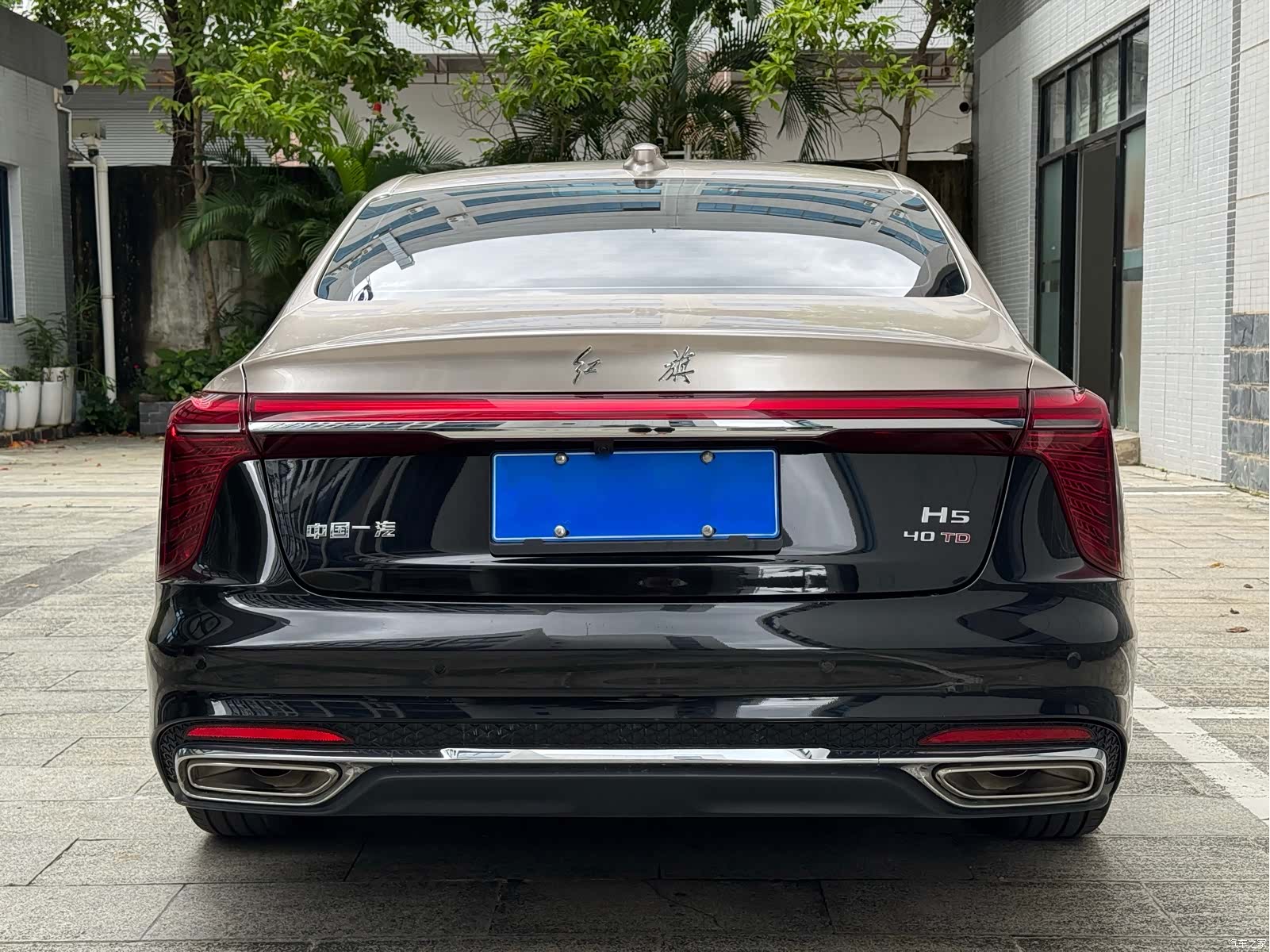 Hongqi H5, 2022 13