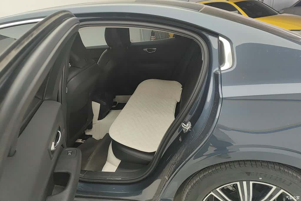 Volvo S60, 2021 11
