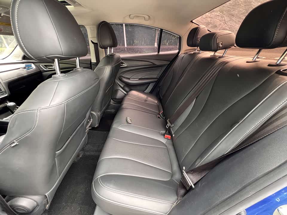 Roewe i5