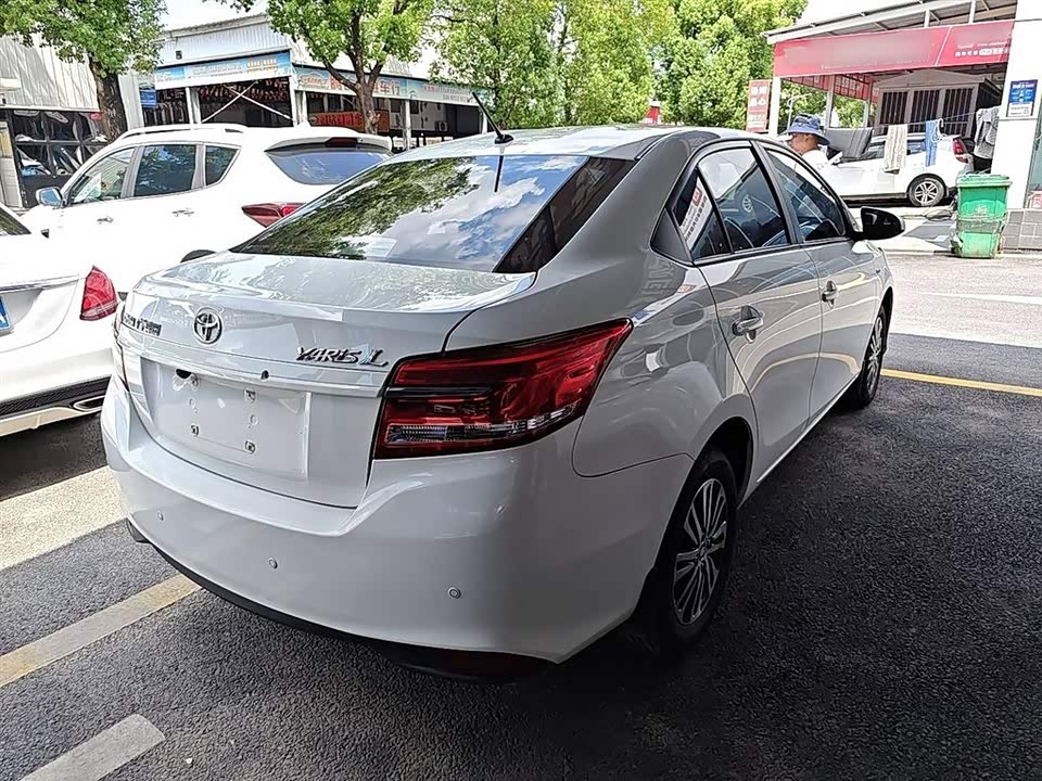 Toyota YARiS L to enjoy Toyota YARiS L to enjoy