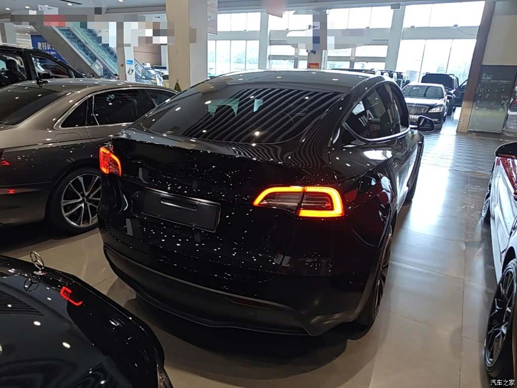 Tesla Model Y, 2023 7