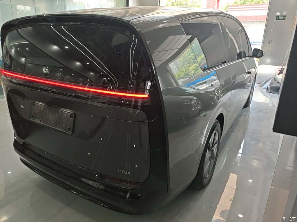 Li Auto MEGA, 2025 7