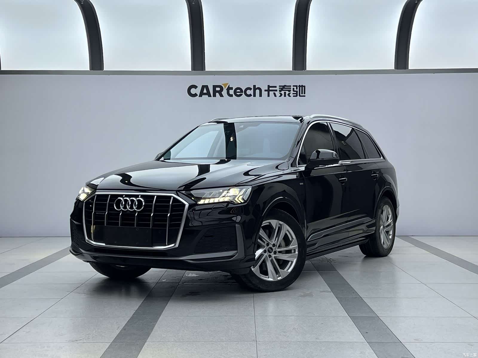 Audi Q7, 2023 1