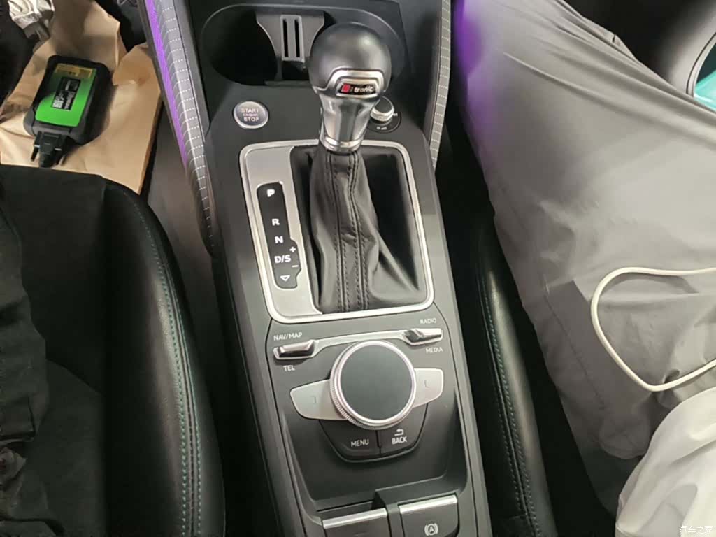 Audi Q2L, 2018 14