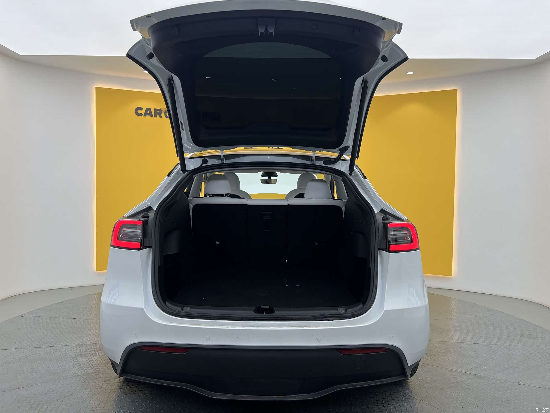 Tesla Model Y, 2023 24