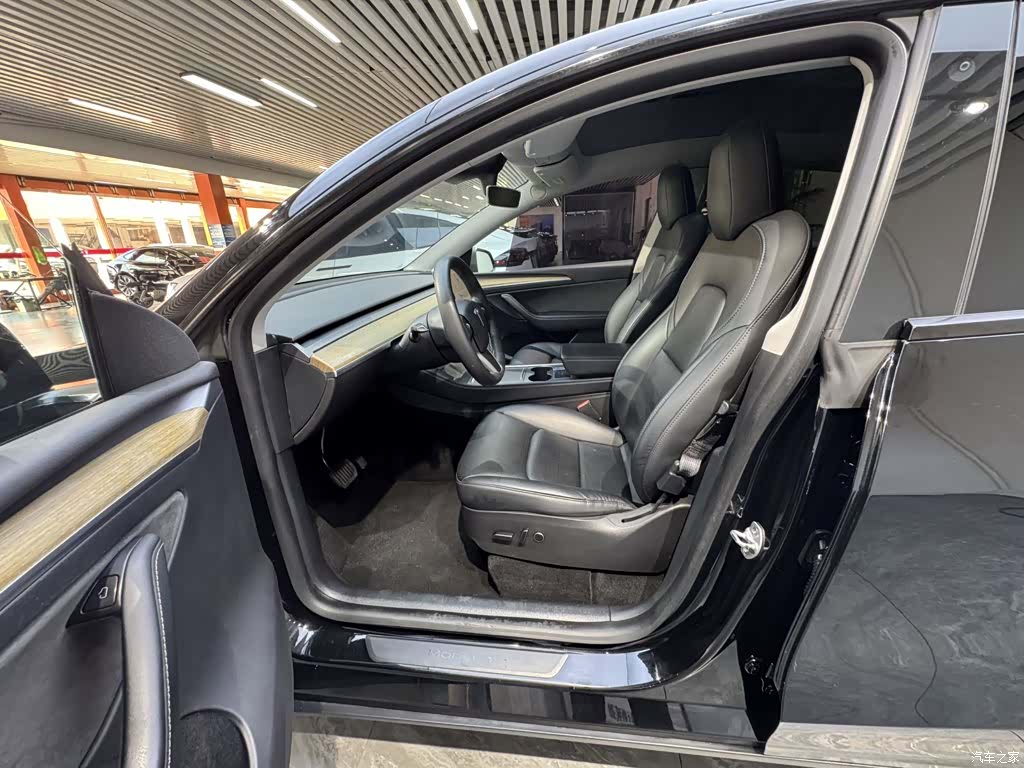 Tesla Model Y, 2022 15