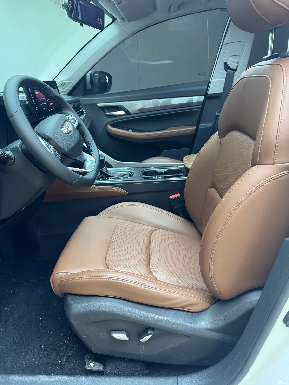 Geely X6, 2023 18