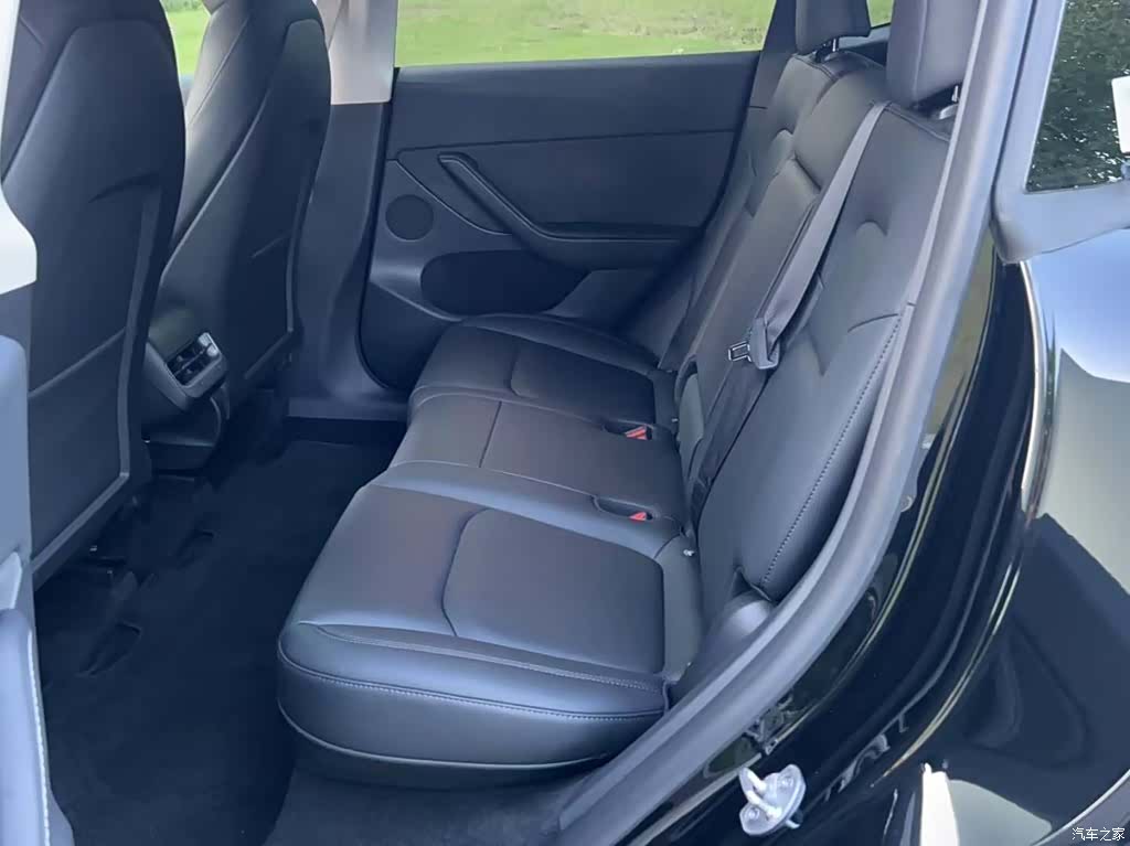 Tesla Model Y, 2023 13