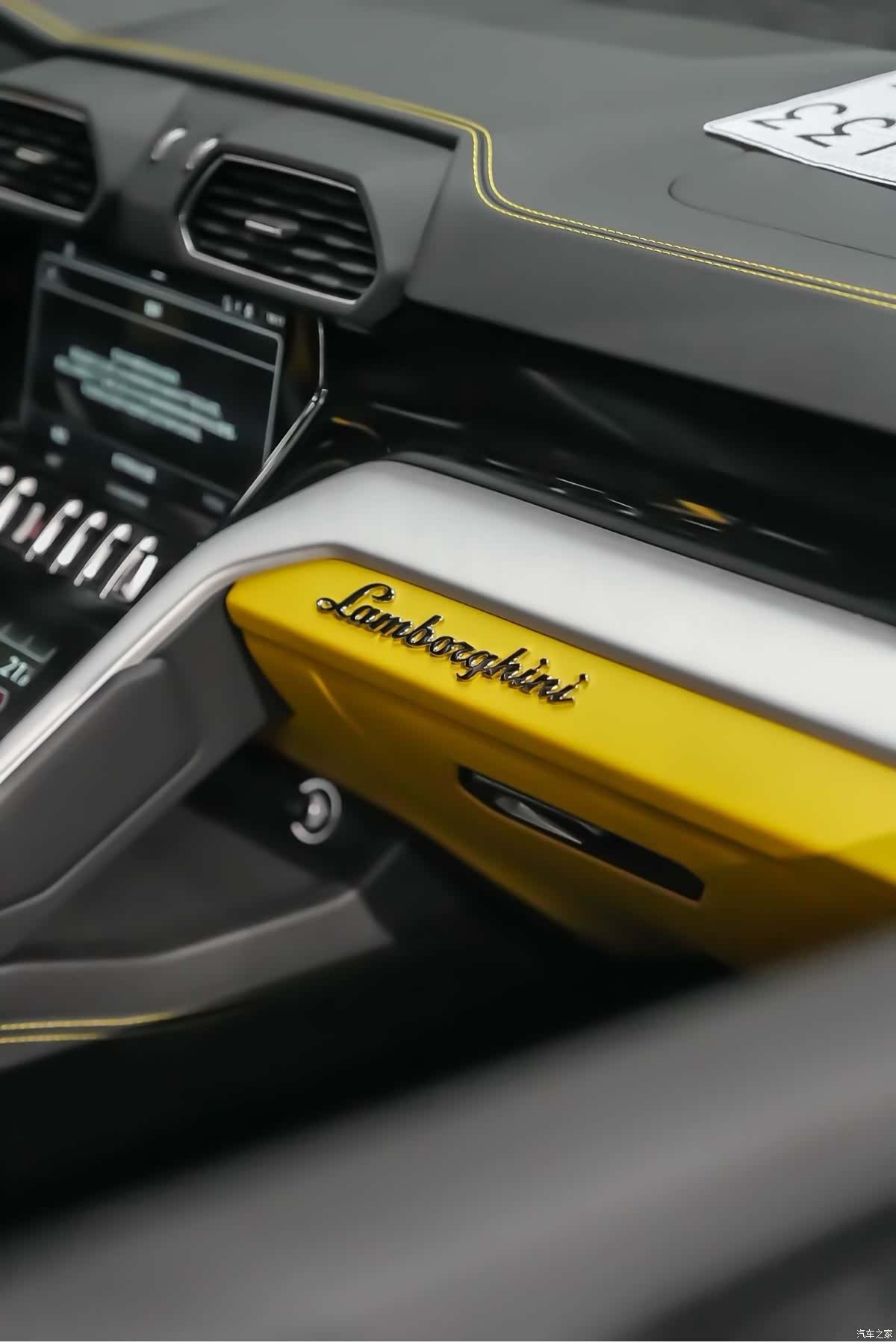 Lamborghini Urus, 2024 13