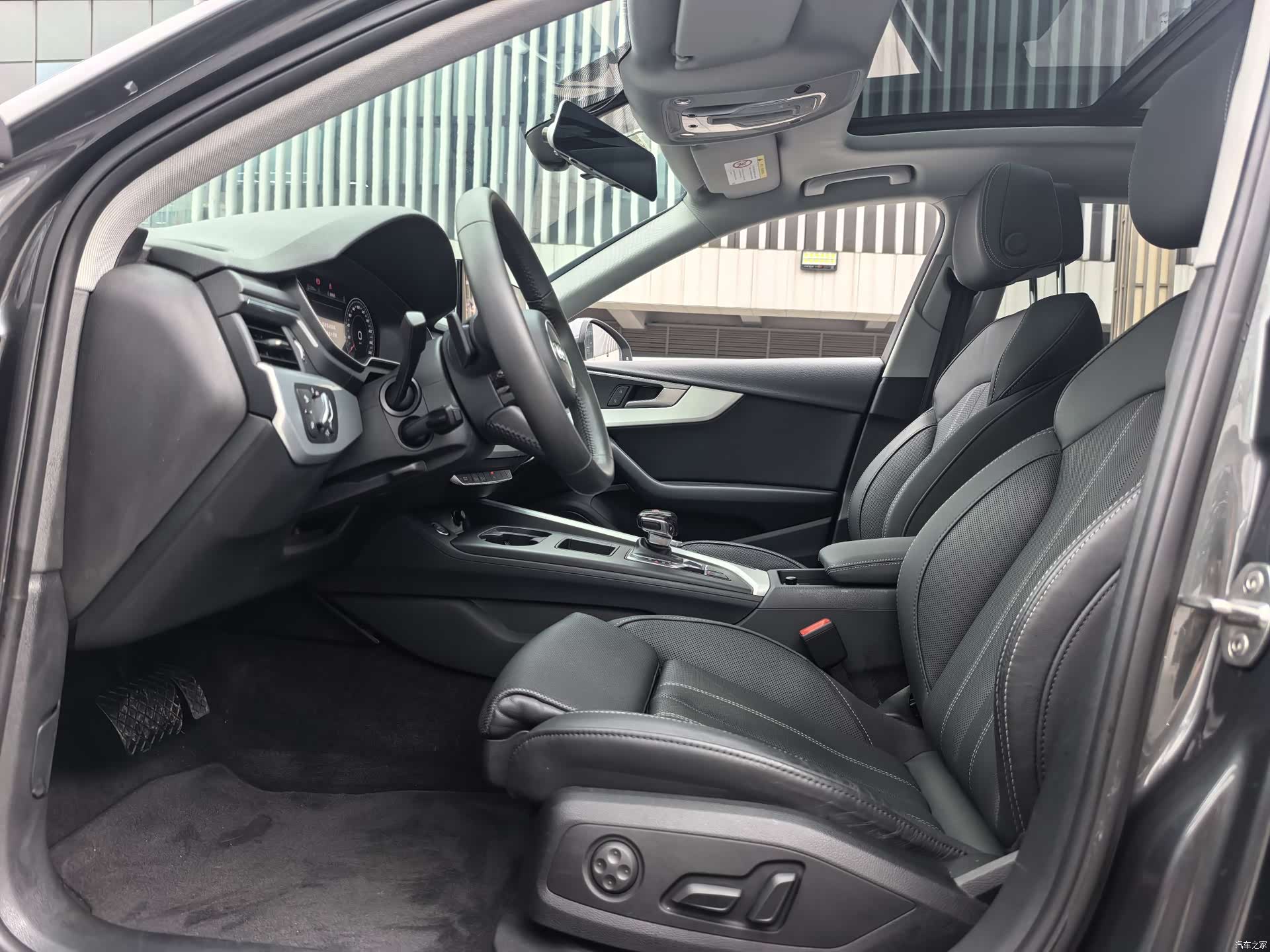 Audi A4L, 2021 все фото