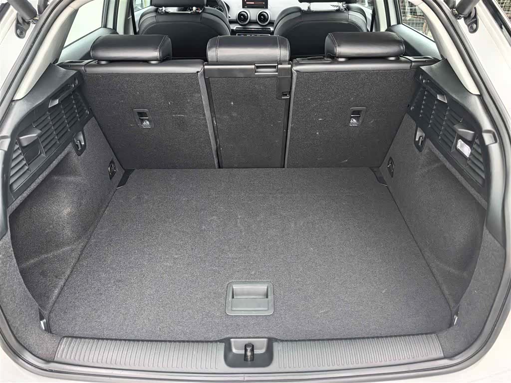 Audi Q2L, 2024 8