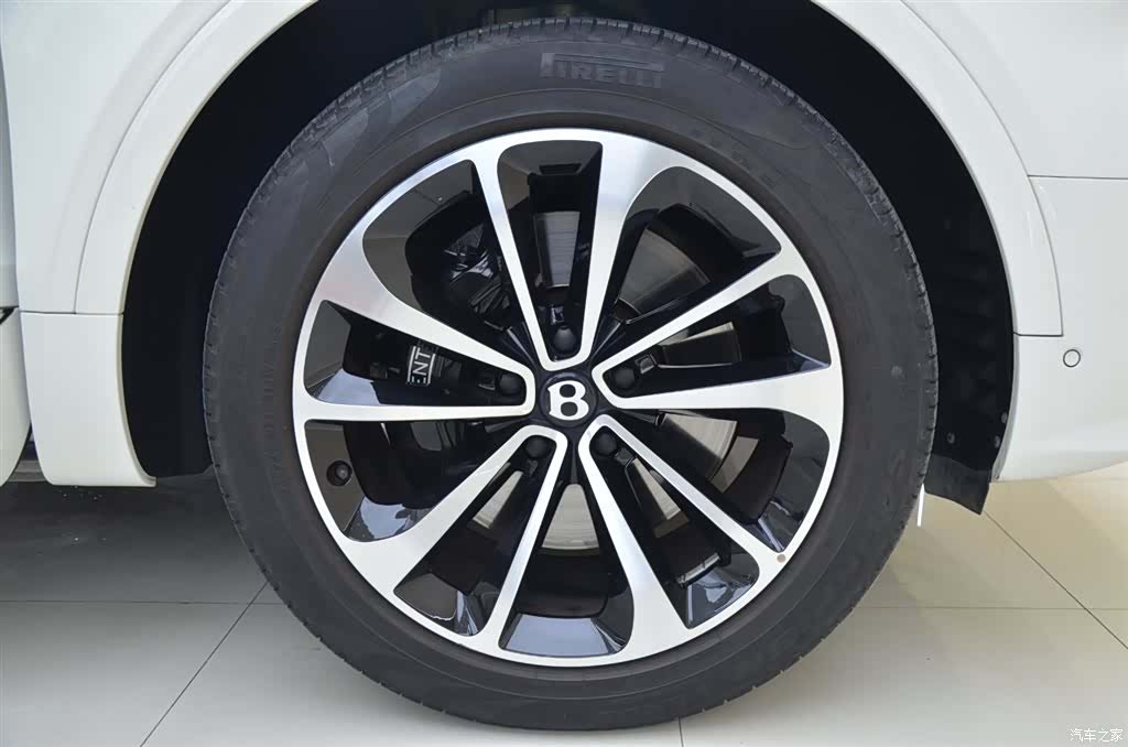 Bentley Bentayga, 2024 19