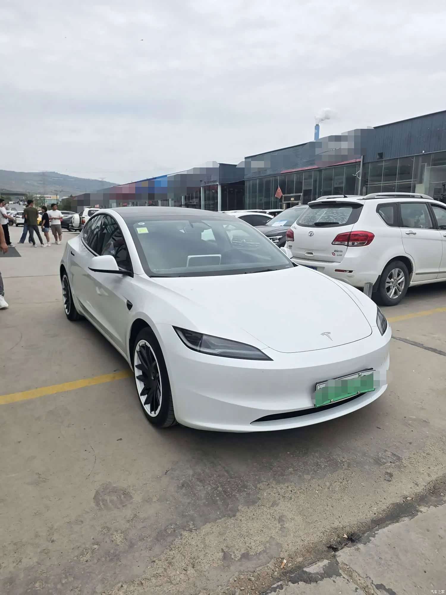 Tesla Model 3, 2025 3