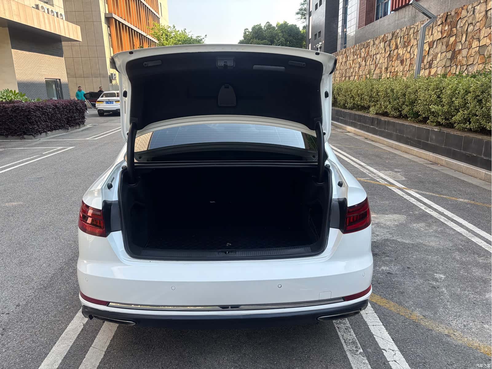 Audi A4L, 2019 16