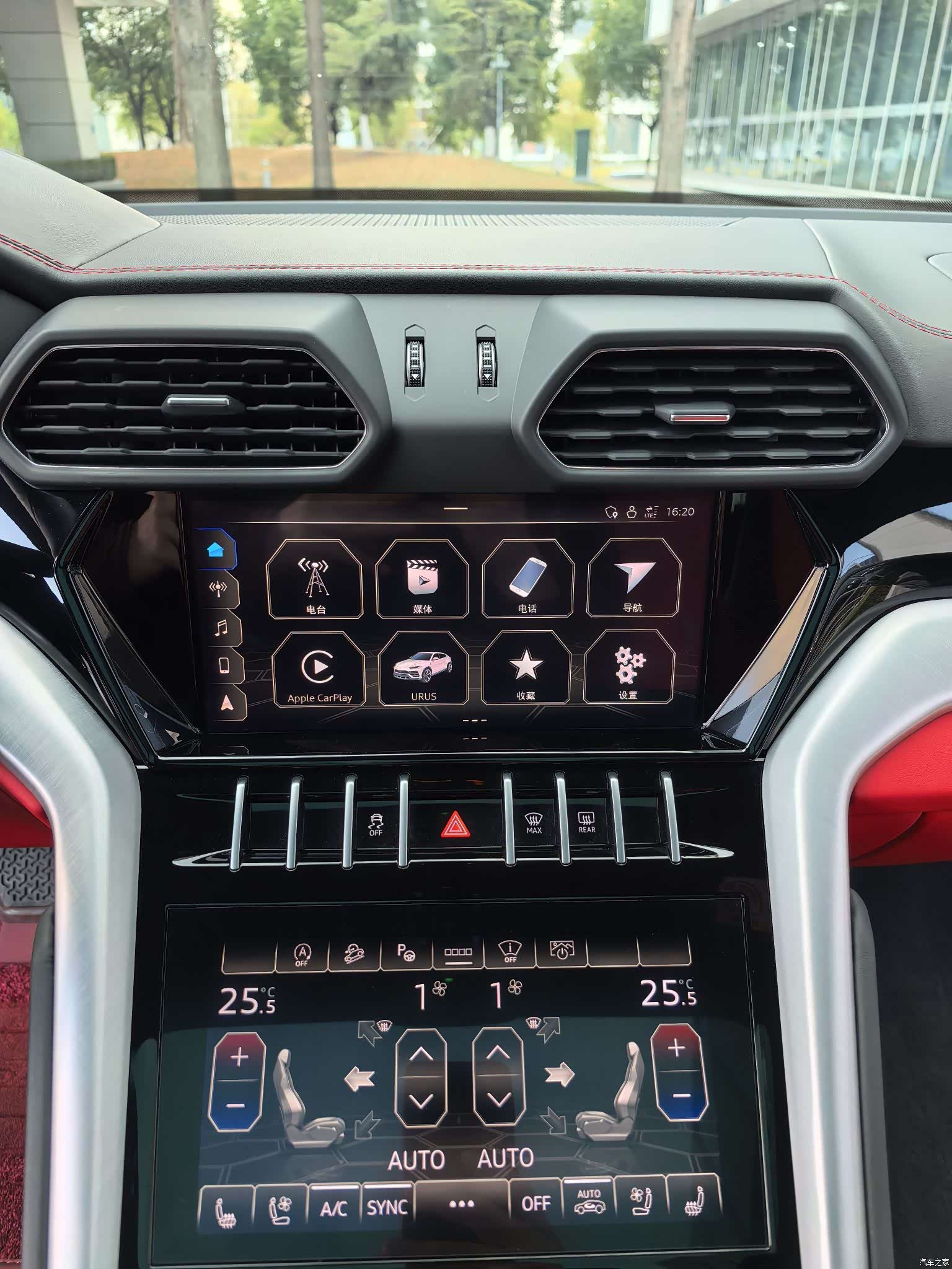 Lamborghini Urus, 2023 29