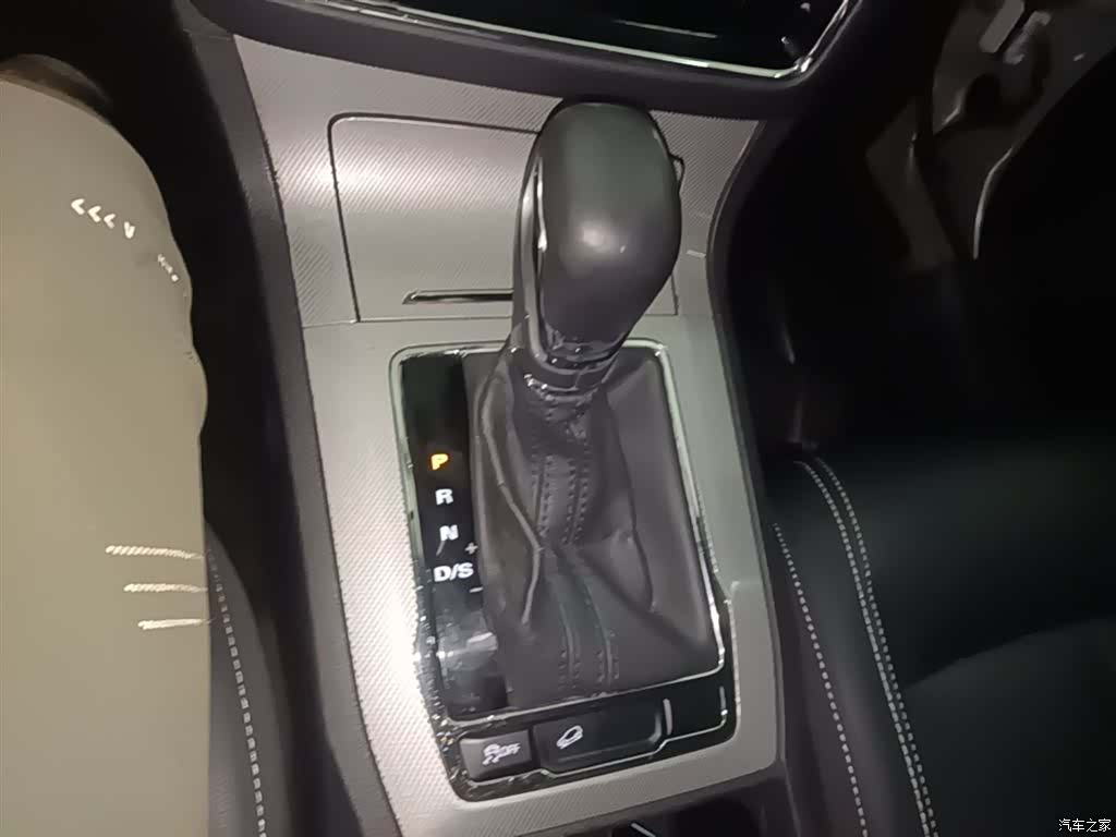 Roewe RX5, 2020 14