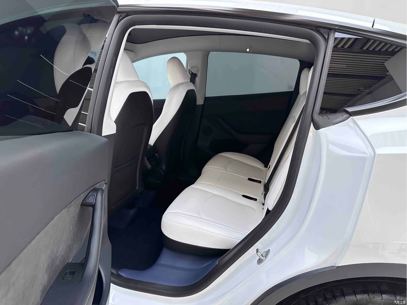 Tesla Model Y, 2023 9