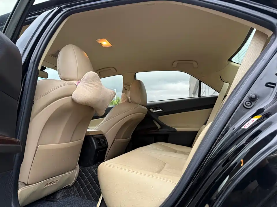 Toyota Reiz
