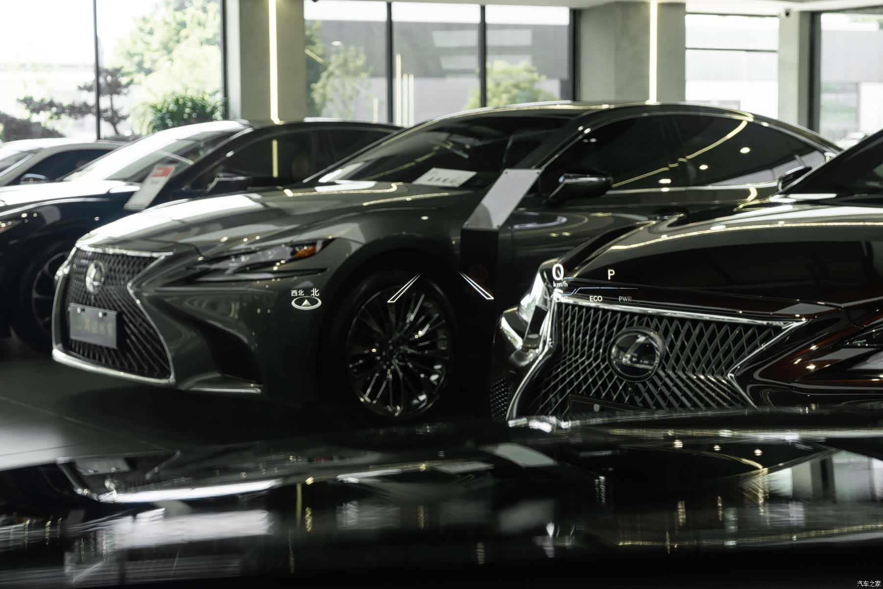 Lexus LS, 2019 21