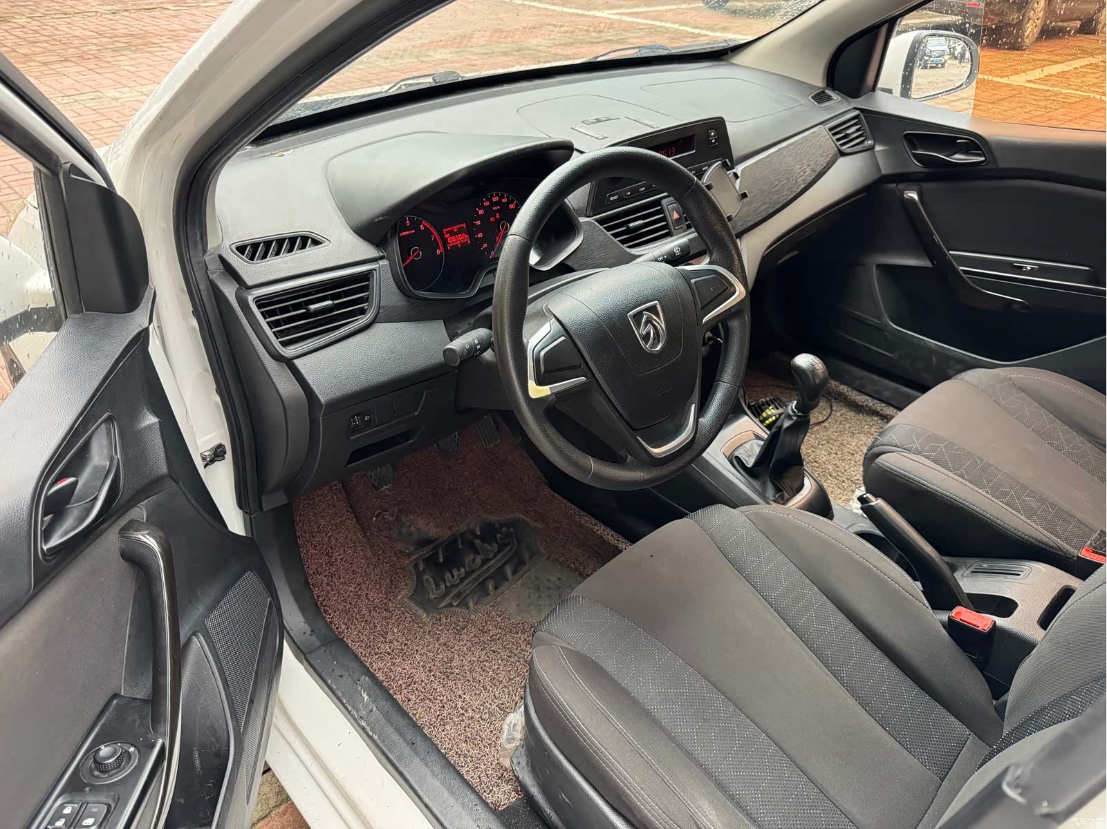 Wuling 310, 2018 9