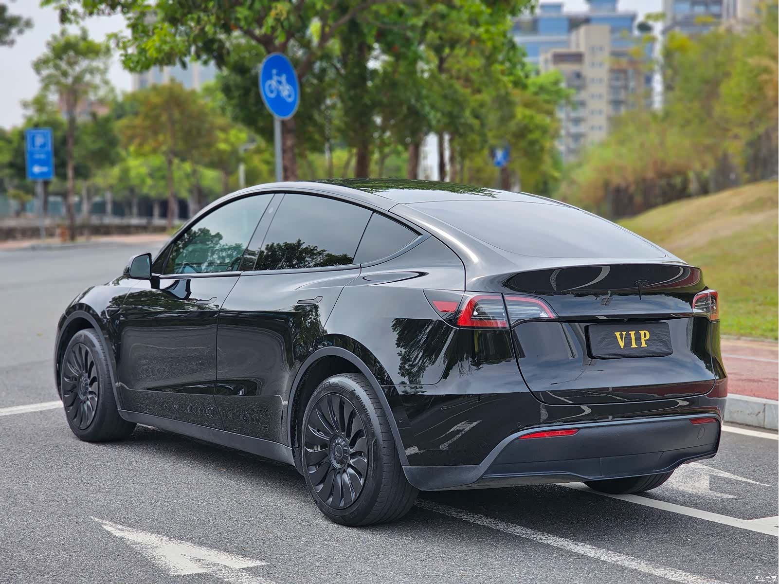 Tesla Model Y, 2021 4