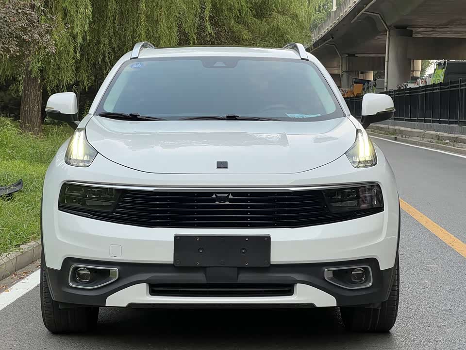 Lynk & Co 01
