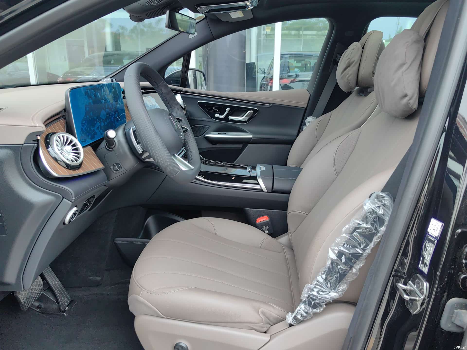Mercedes-Benz EQE, 2025 7