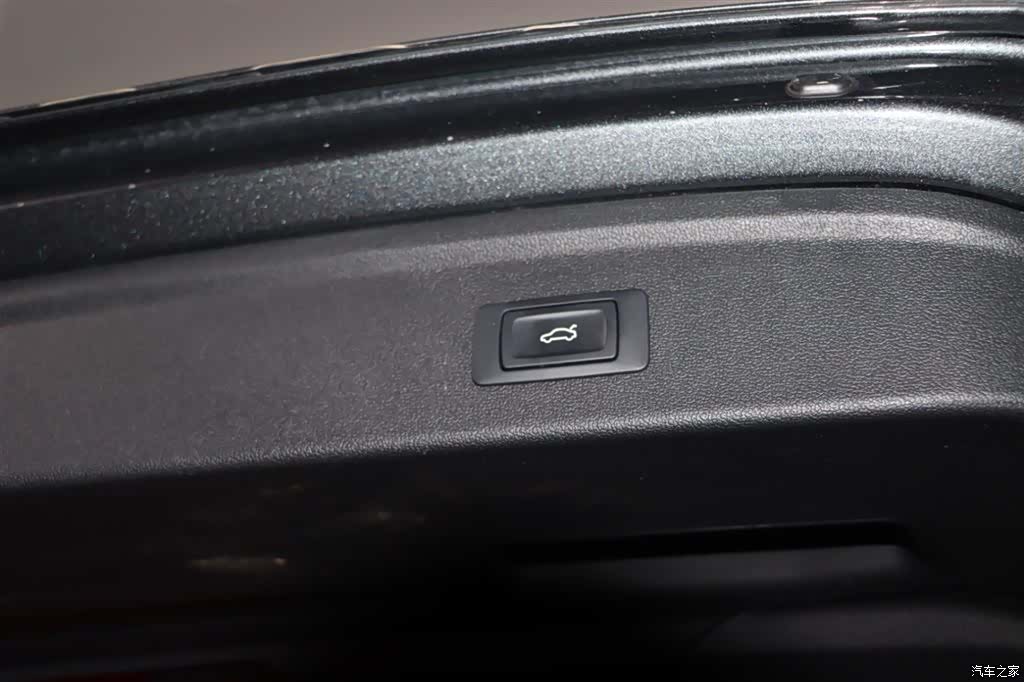 Audi Flying Spur, 2025 11