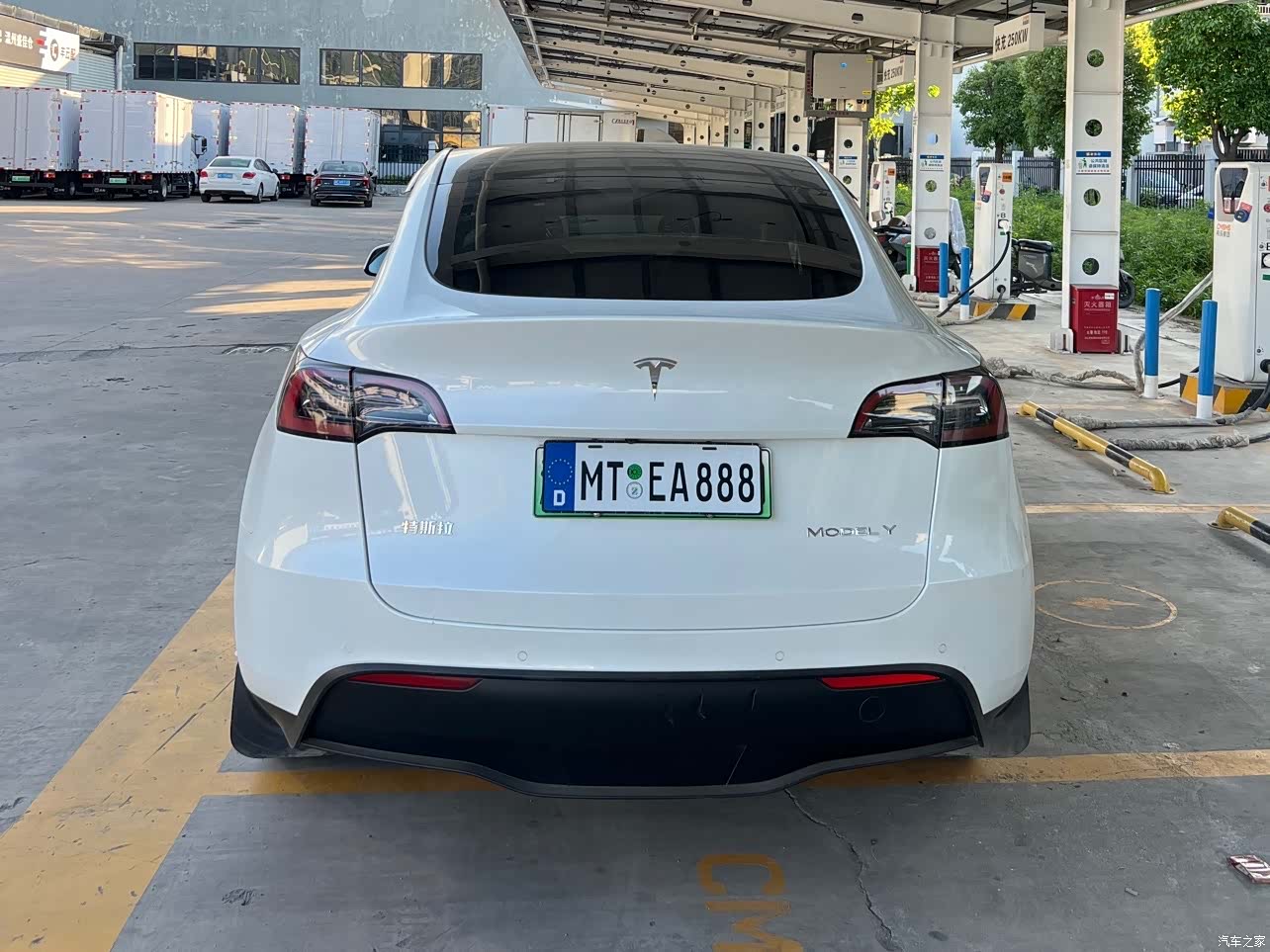 Tesla Model Y, 2022 4