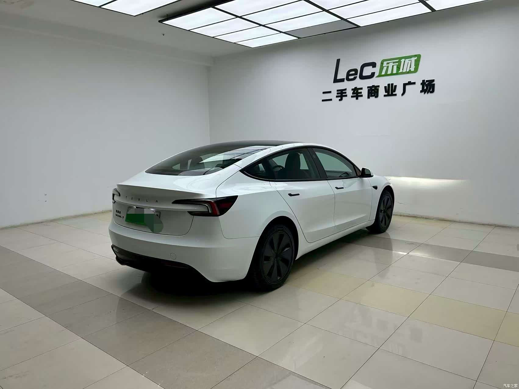 Tesla Model 3, 2025 4