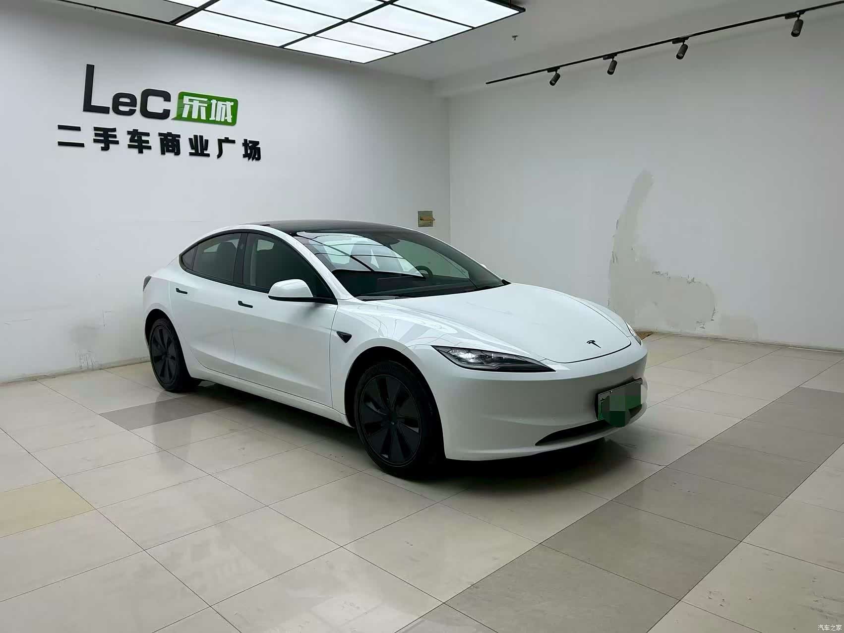 Tesla Model 3, 2025 все фото