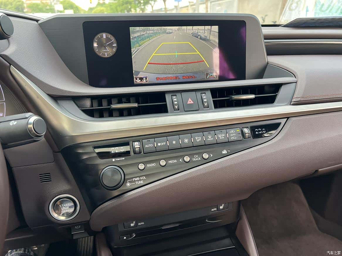 Lexus ES, 2020 4