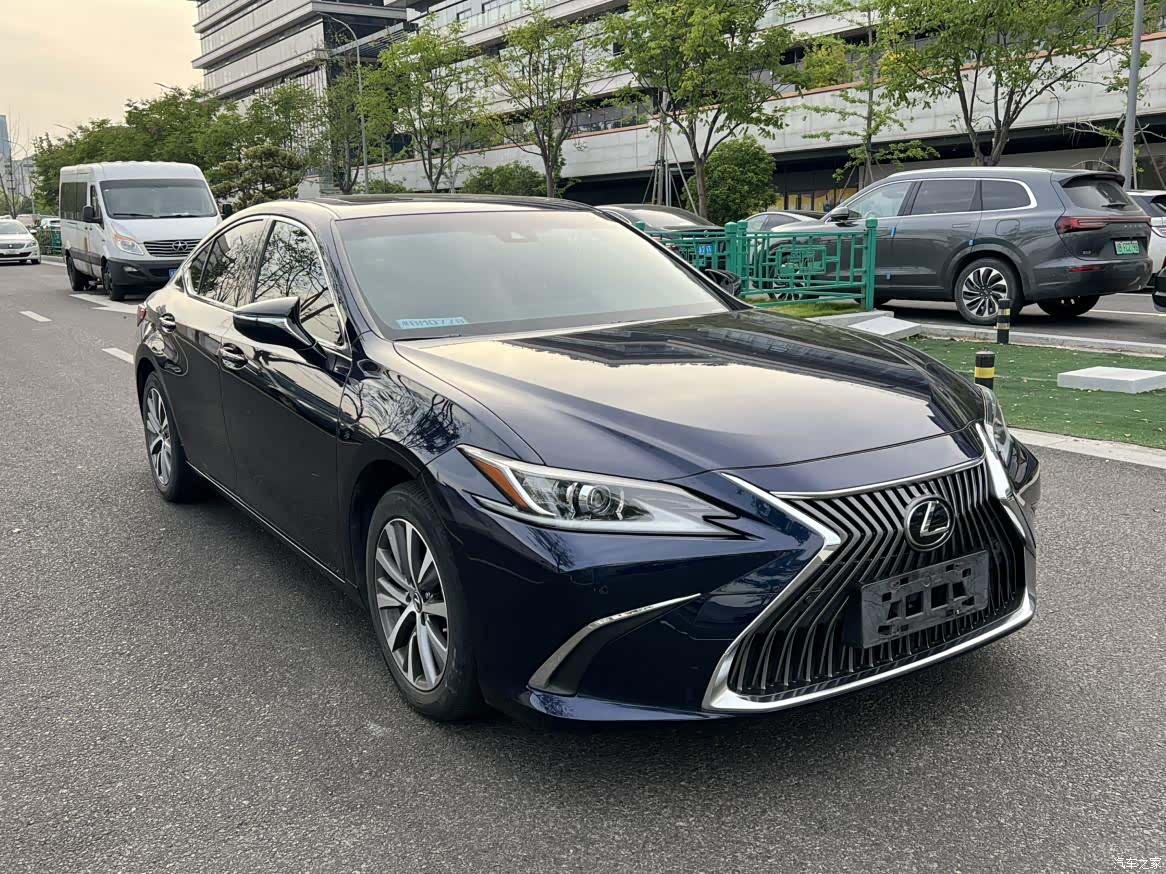 Lexus ES, 2020 3