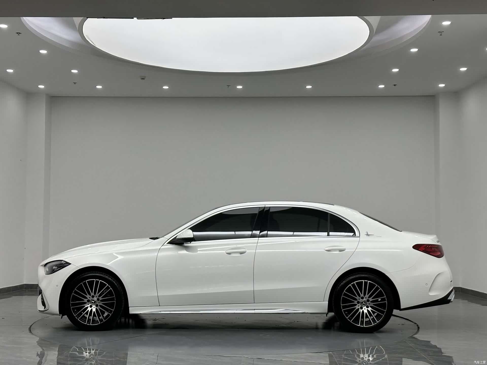 Mercedes-Benz C-Class, 2024 3