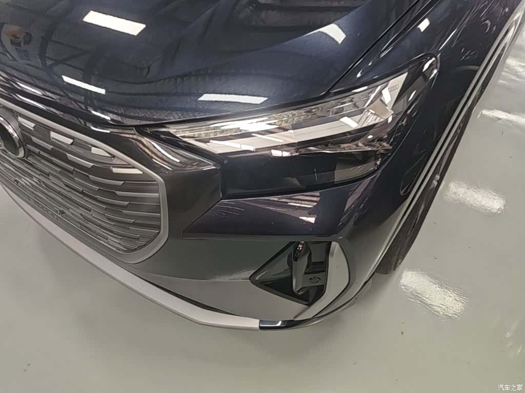 Audi Q4 e-tron, 2023 24