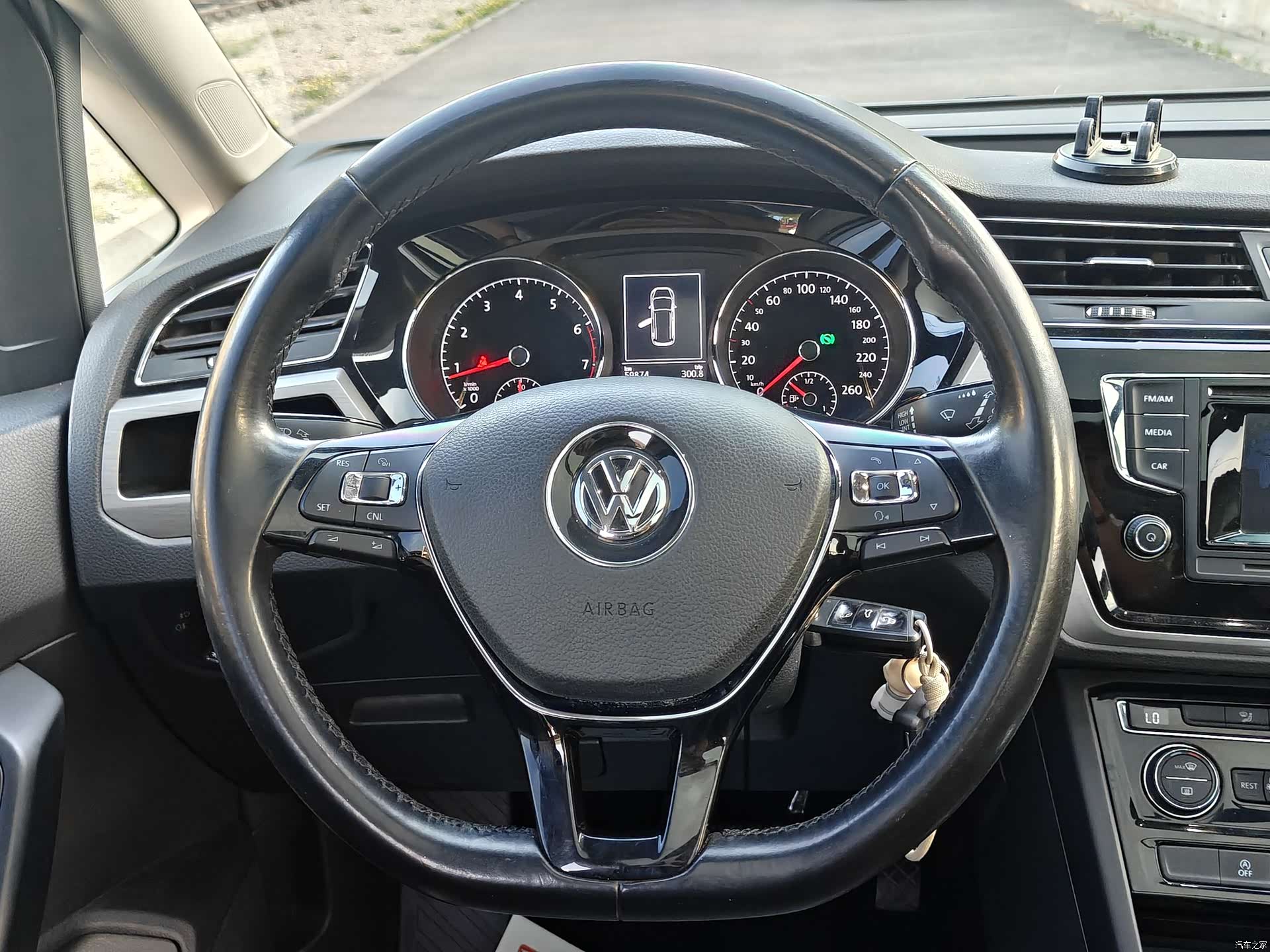 Volkswagen L, 2017 16