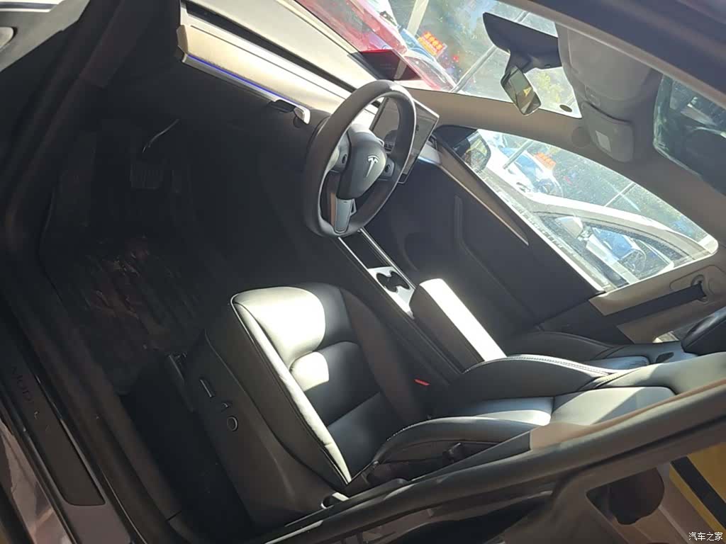 Tesla Model Y, 2024 17