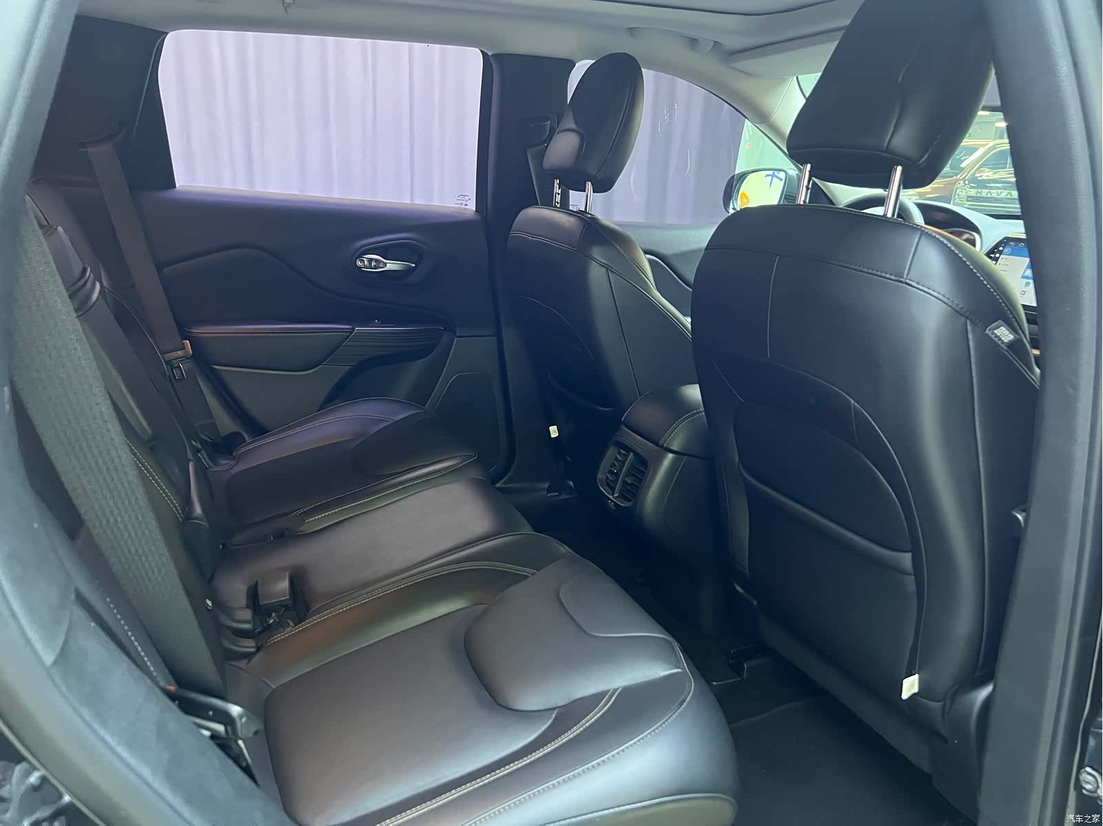 Jeep Cherokee, 2016 16