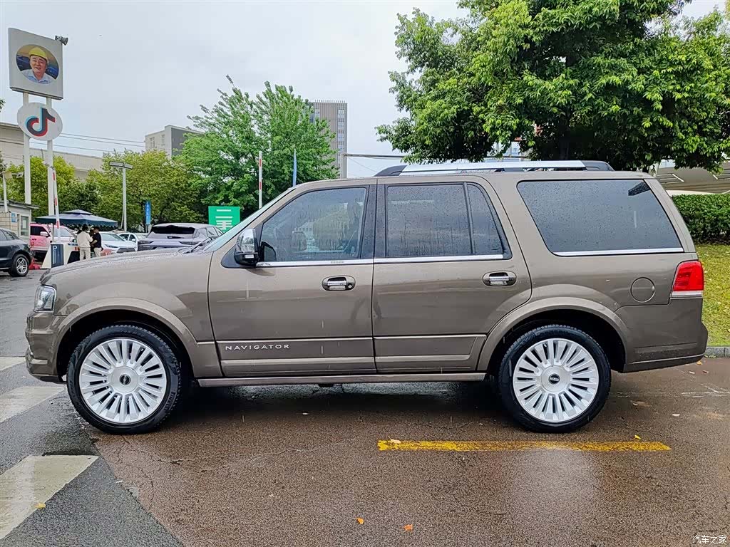 Lincoln Navigator, 2016 3