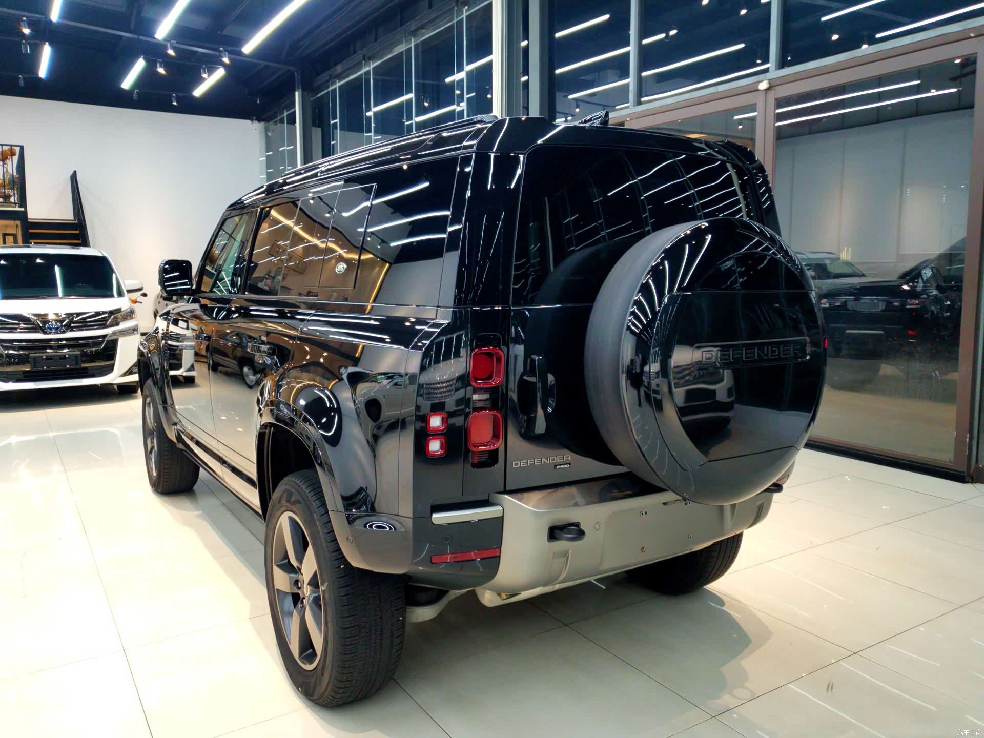 Land Rover Defender, 2023 4