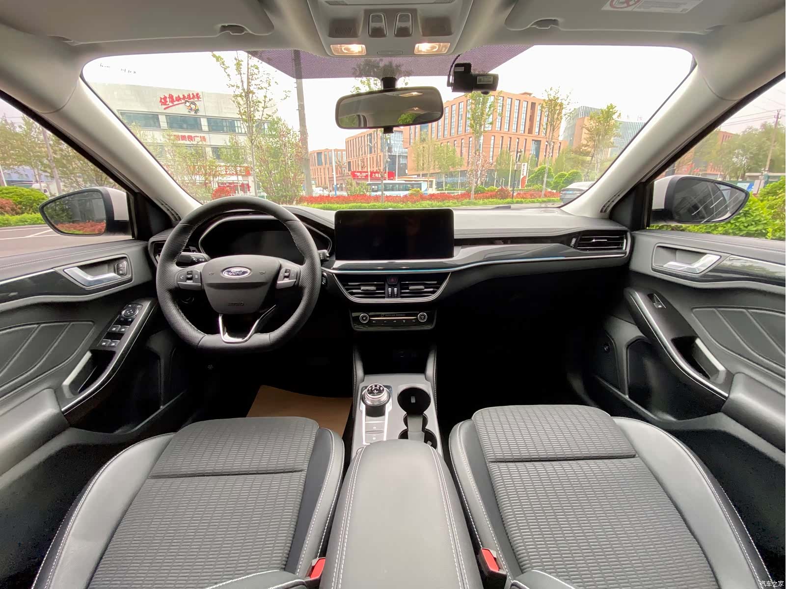 Ford Focus, 2022 все фото