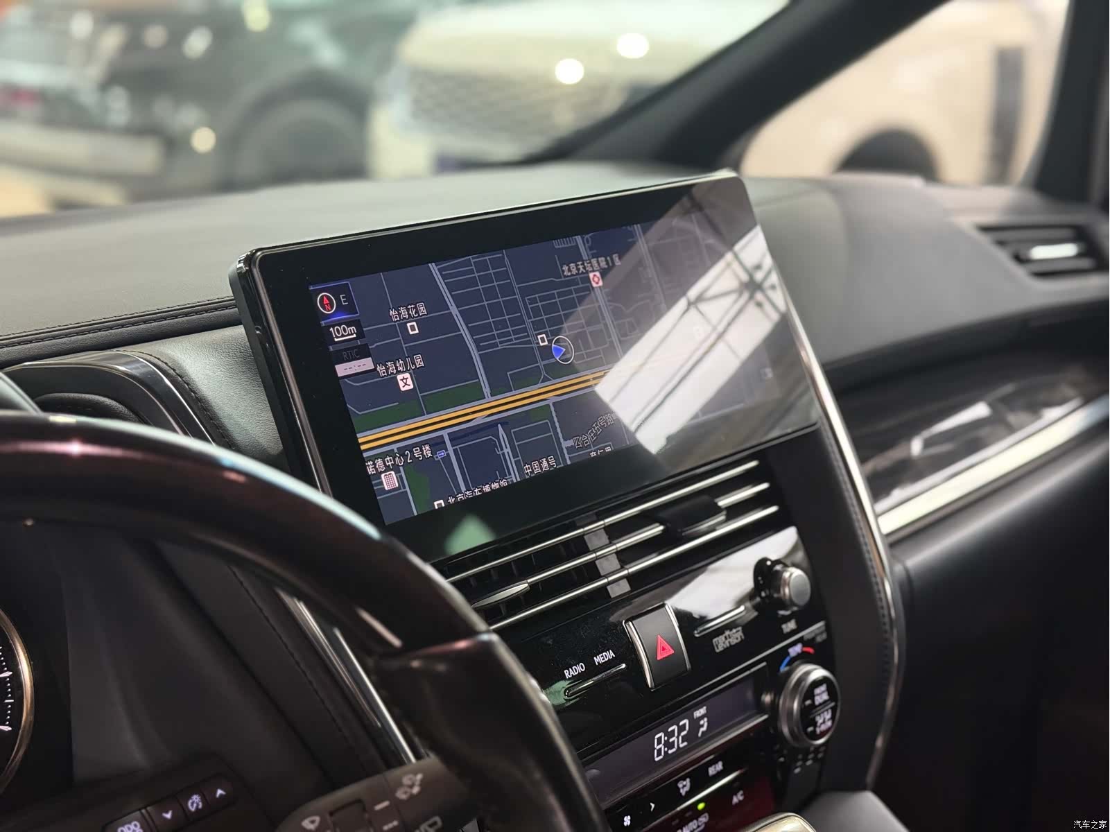 Lexus LM, 2021 9